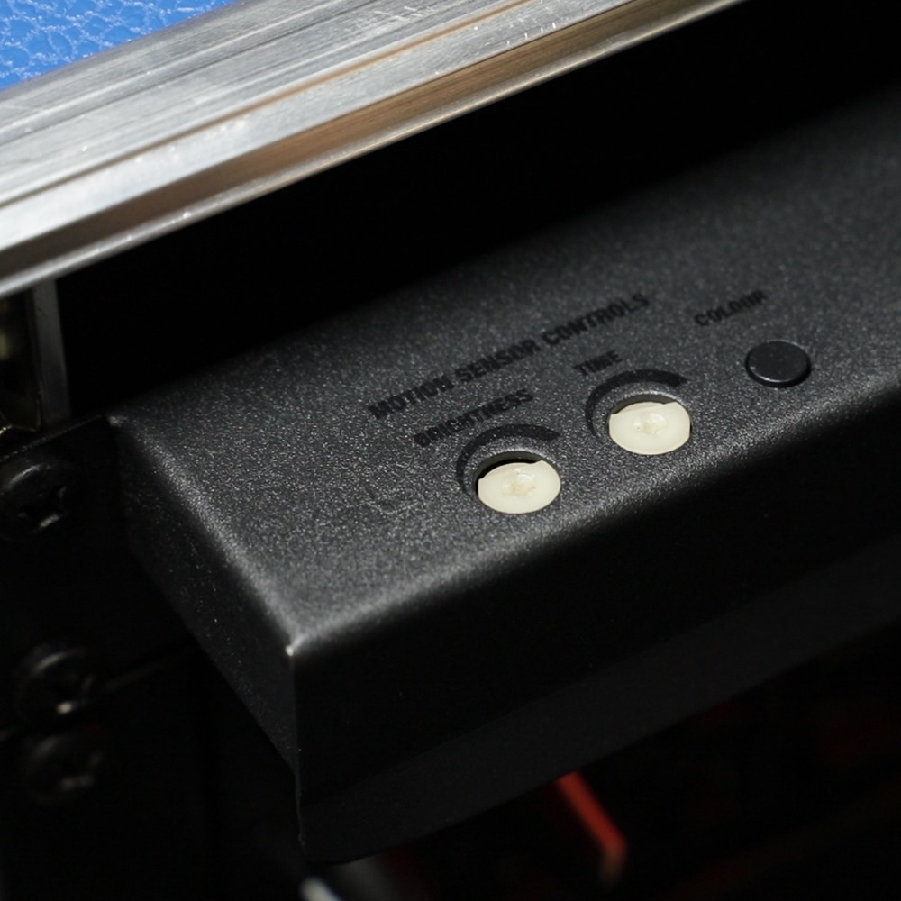 Adam Hall 19" 1U Rackverlichting LED Multicolor met bewegingsensor