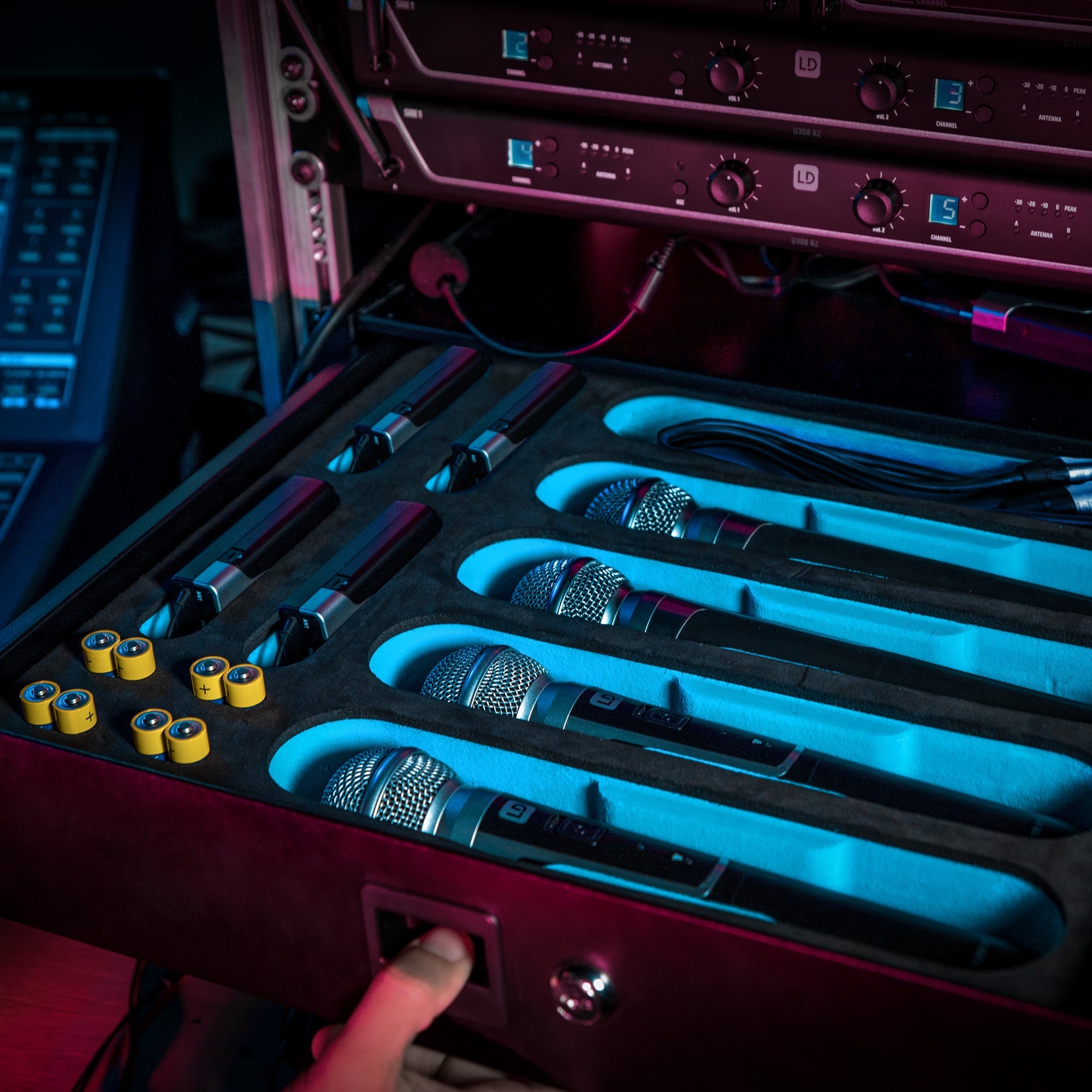 Adam Hall 19" Microfoon inlay voor 2U Racklade