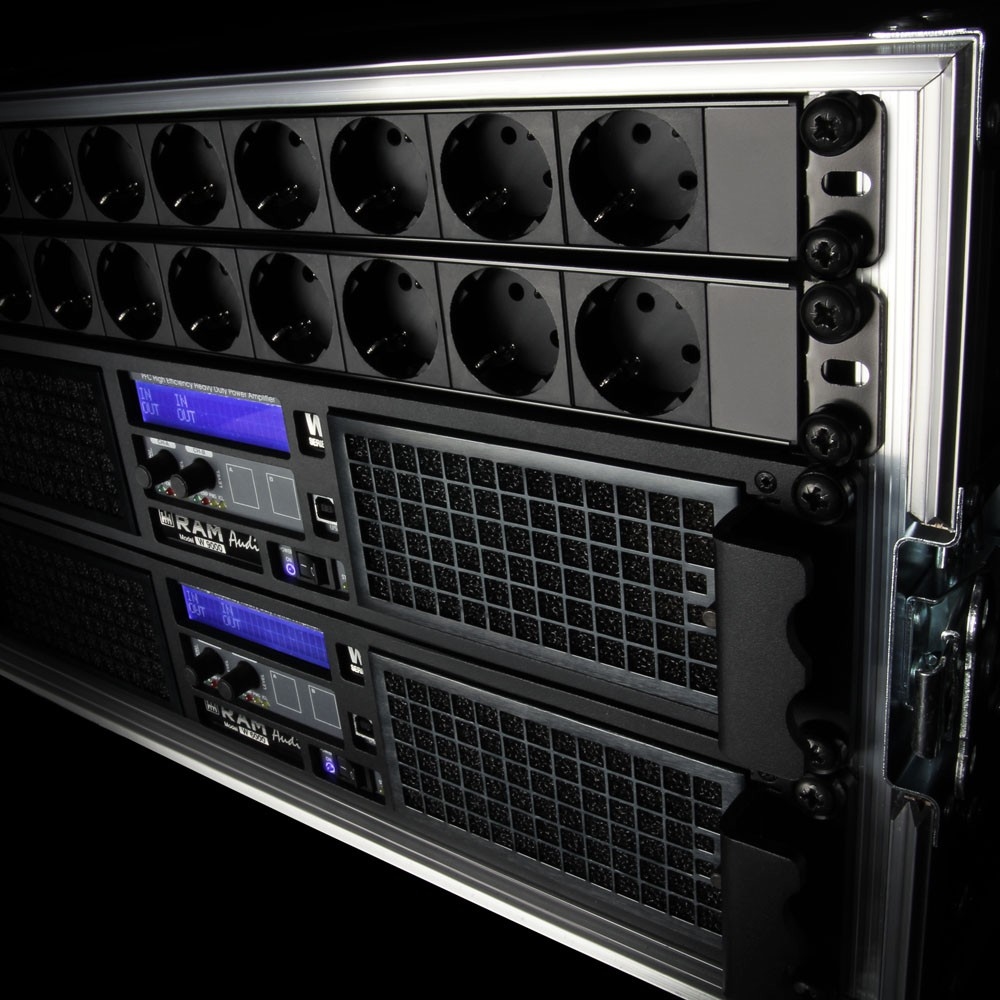 Adam Hall Cables AH RACK PDU 8S USB