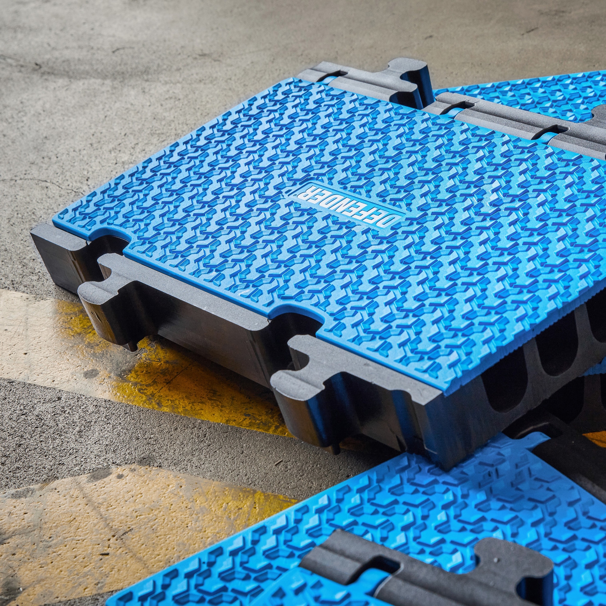 Defender MIDI 5 2D BLU MID SECTION