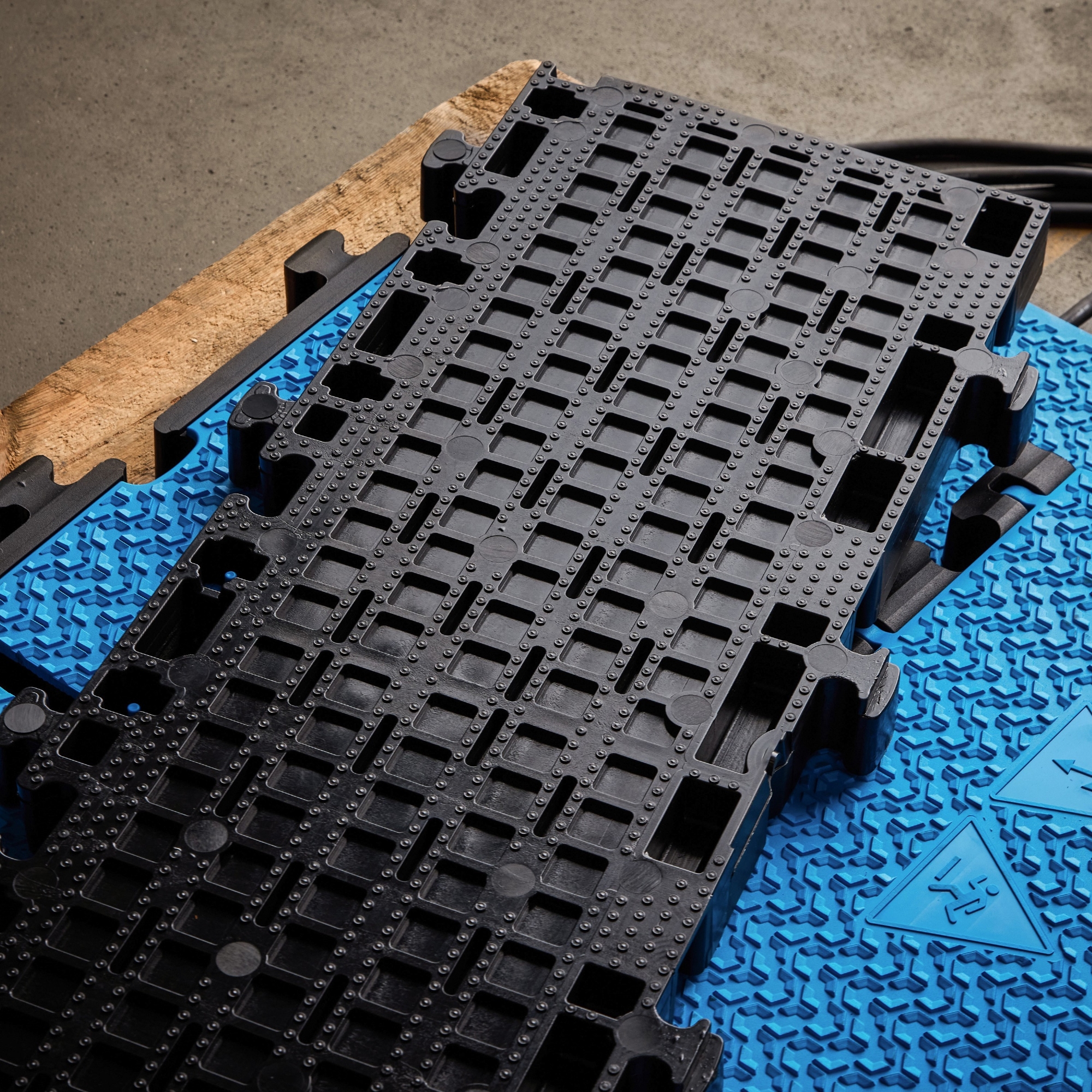 Defender MIDI 5 2D BLU MID SECTION