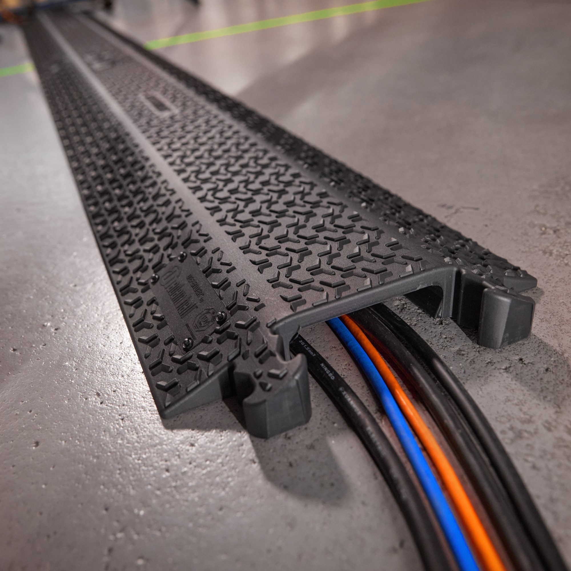 Defender XPRESS 100 BLK
